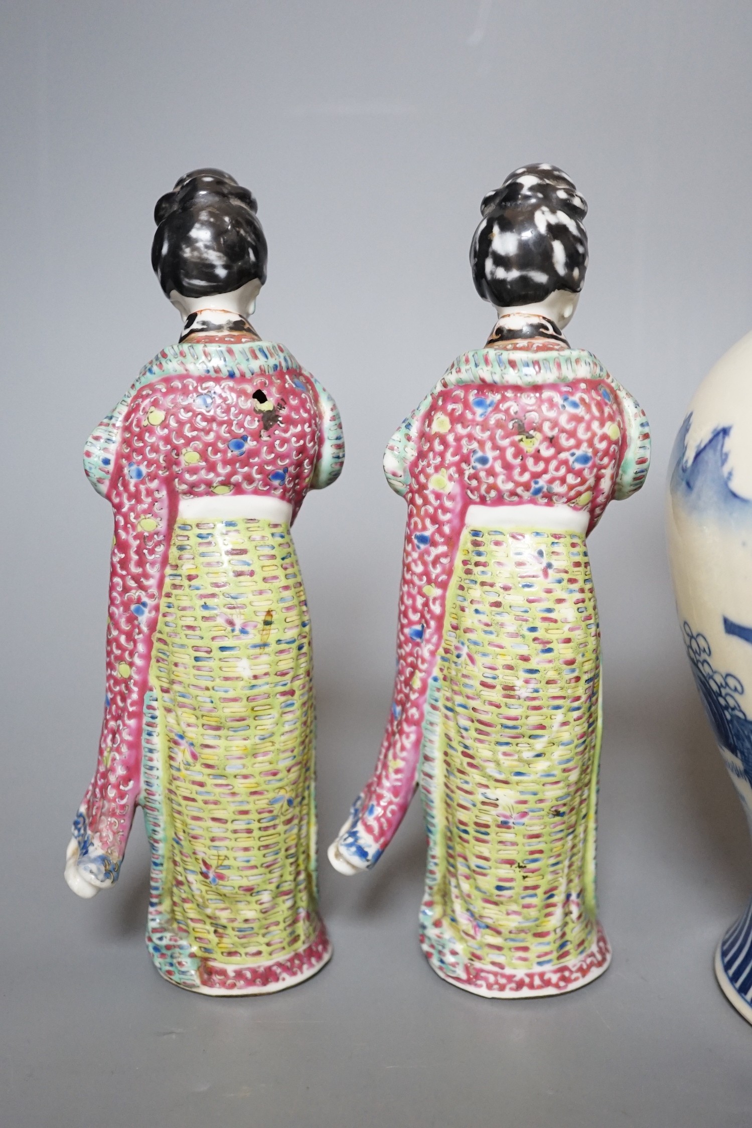 A Chinese blue and white figural vase and two polychrome figures, tallest 24cm